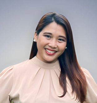 Portrait of Liza Villanueva-Lim, Founder of Beyond the Barrio.